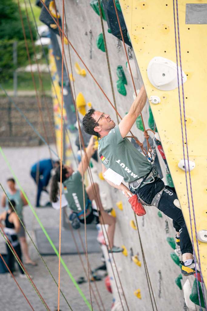 Paraclimbing-Saison 2025: Nils Helsper überzeugt international