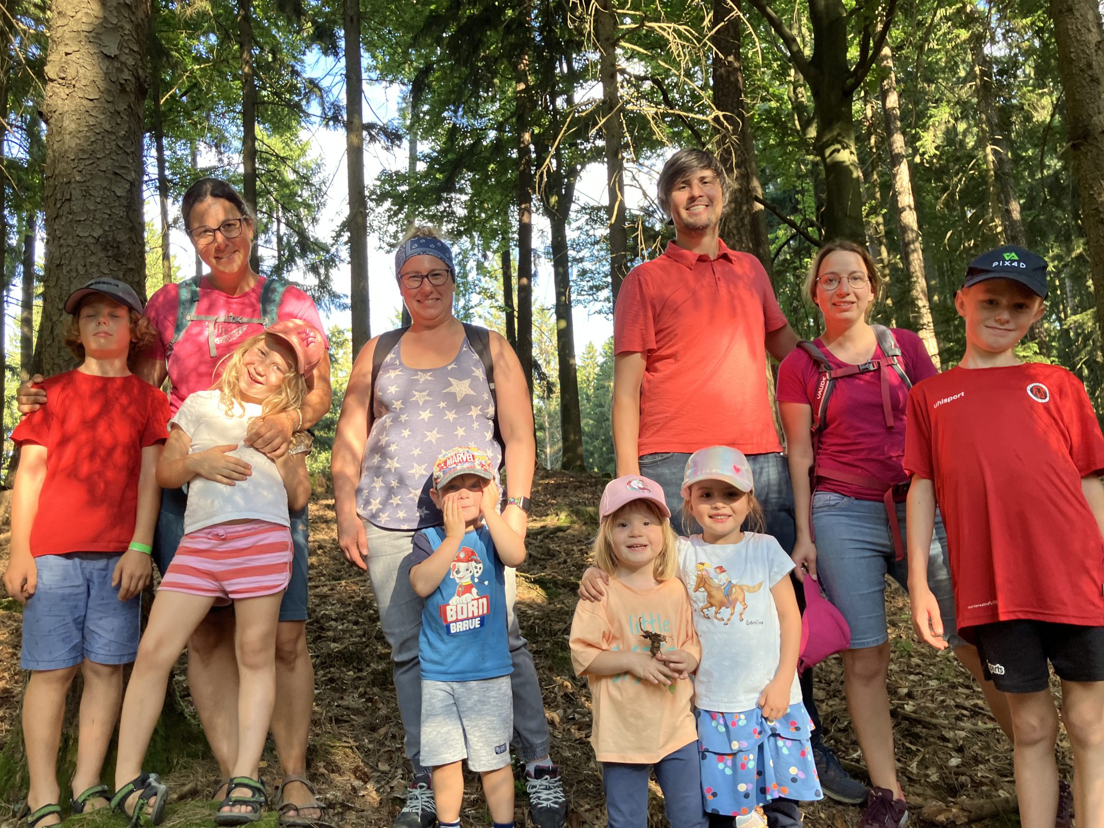 Vielseitige Naturmaterialien boten die Grundlage einer Waldkugelbahn